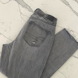 AE Mom Jeans size 4